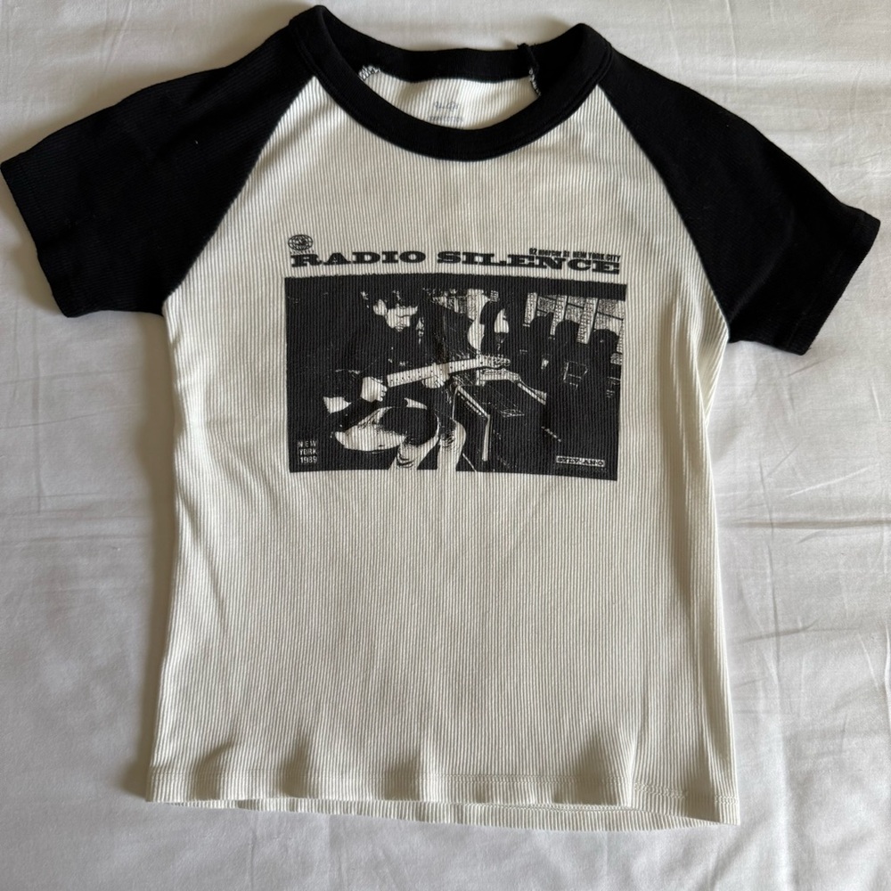 Brandy Melville raglan graphic tee